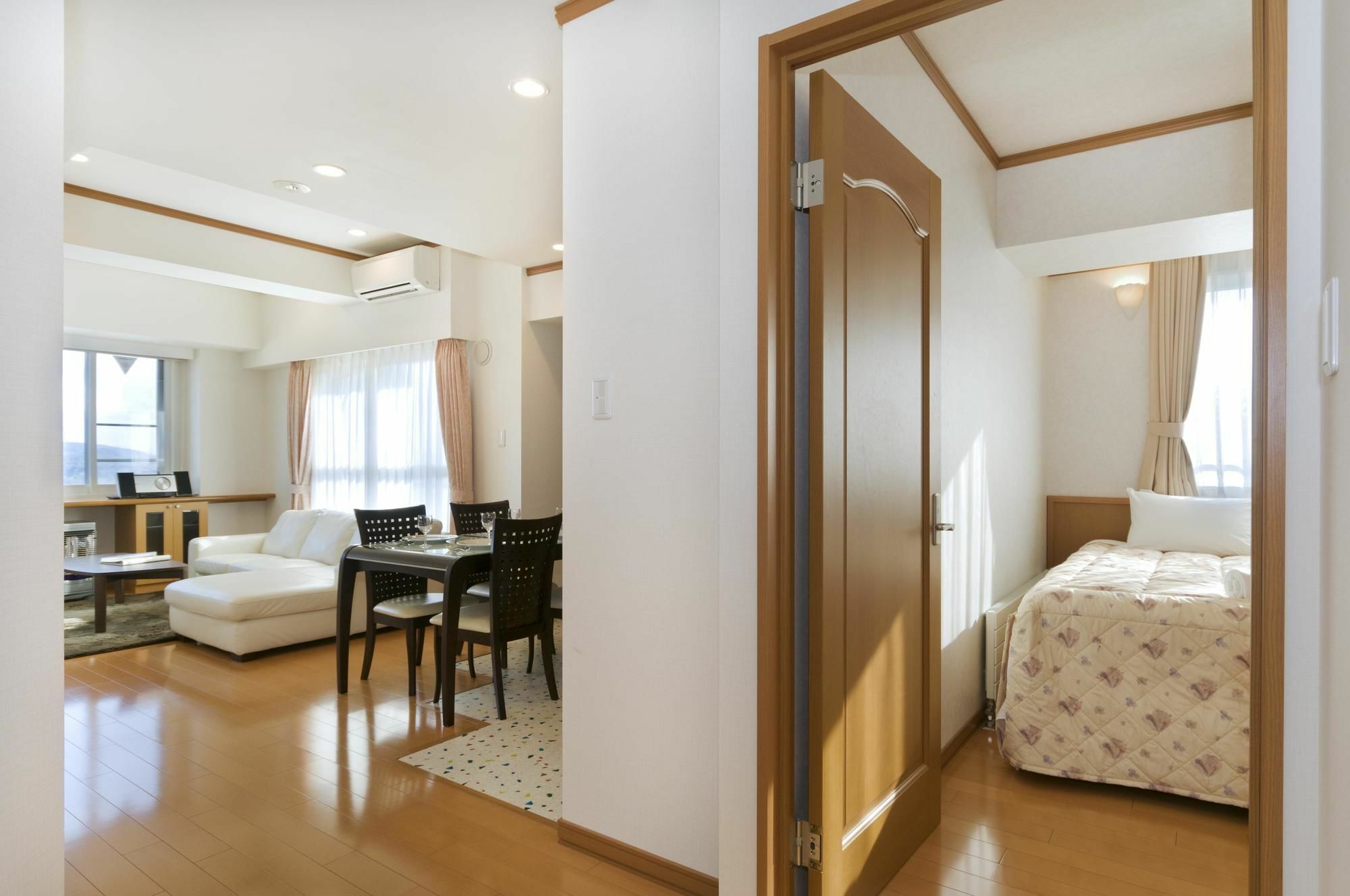 Mountainside Palace คุตชาน ภายนอก รูปภาพ