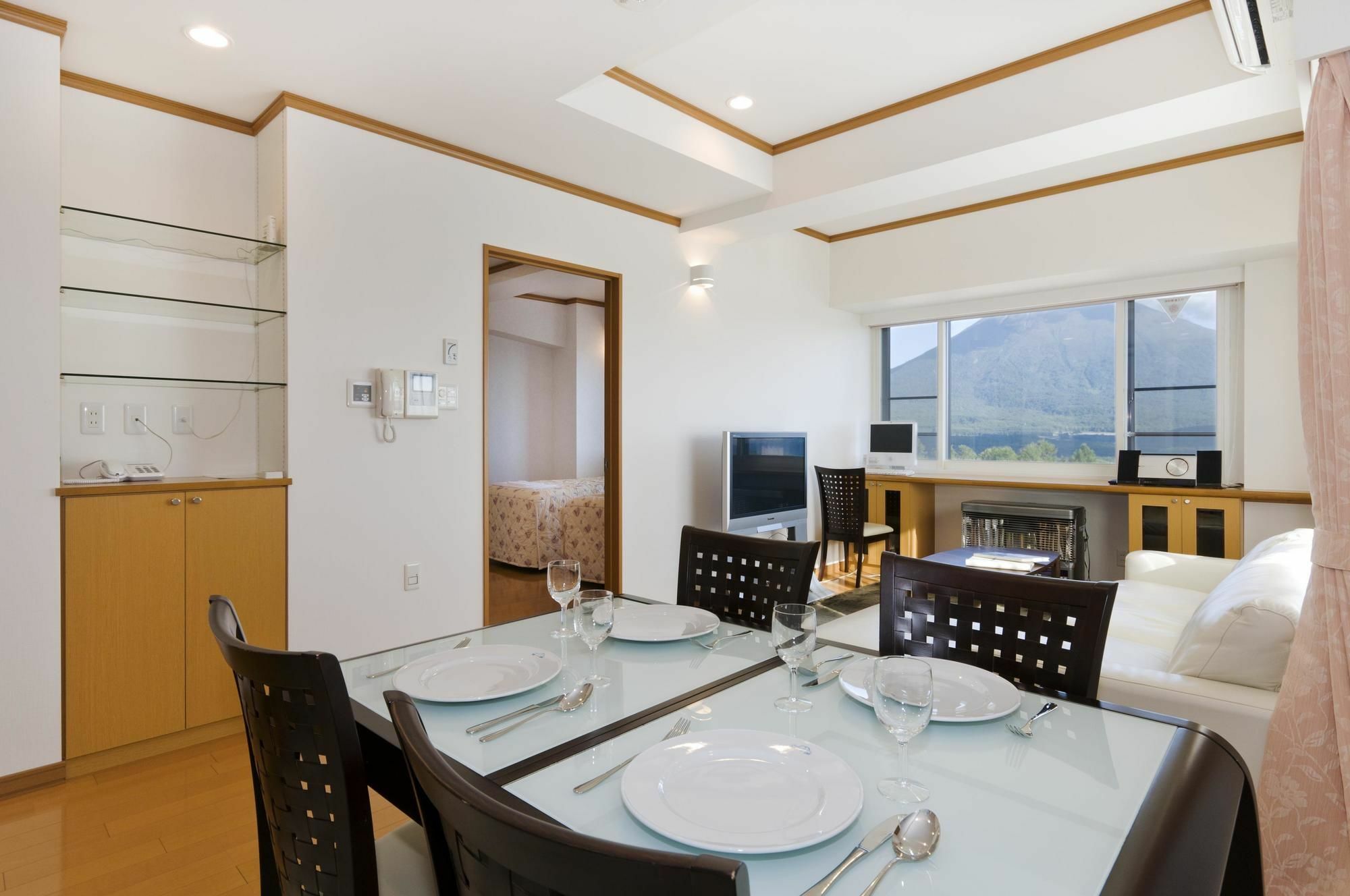 Mountainside Palace คุตชาน ภายนอก รูปภาพ